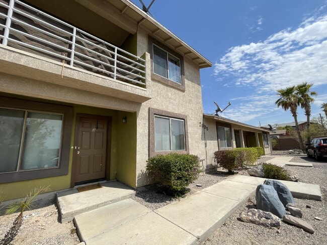 Building Photo - Downstairs 2 bed 1 bath with yard near Silver Creek, $975