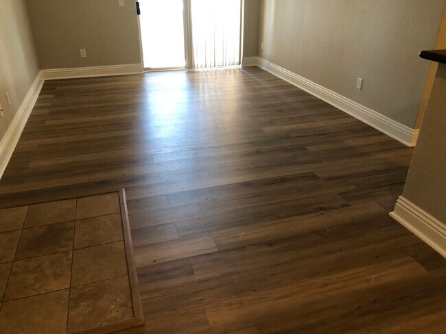 Building Photo - 2325 Del Mar Way # 103