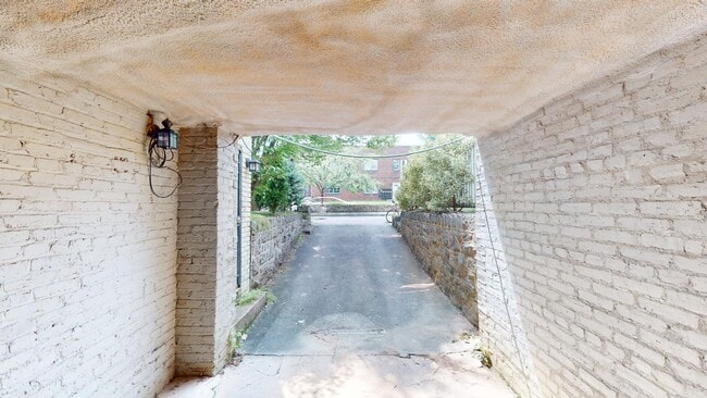 Building Photo - 1700 D St SE