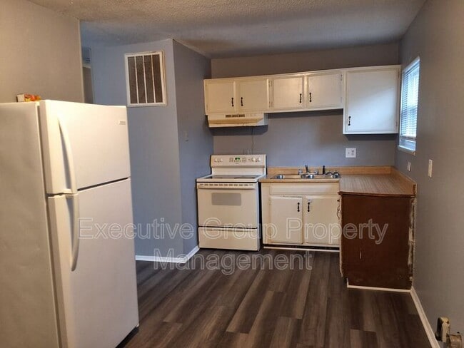 Building Photo - 801 Monin Rd