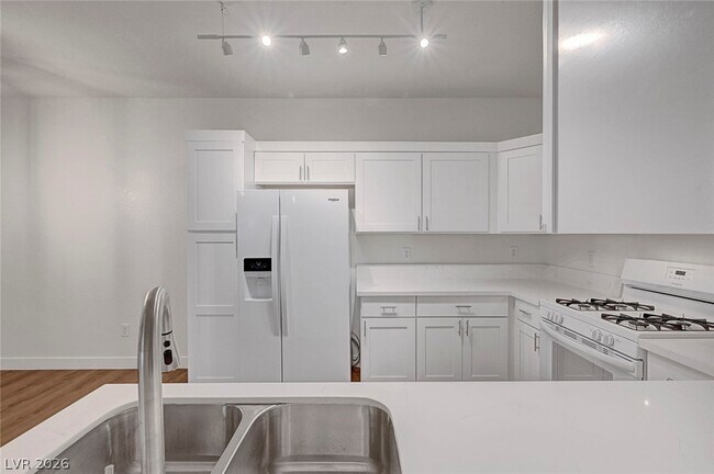 Building Photo - 2291 W Horizon Ridge Pkwy