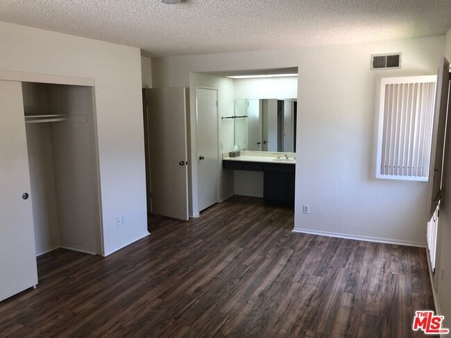 Building Photo - 1588 Palisades Dr