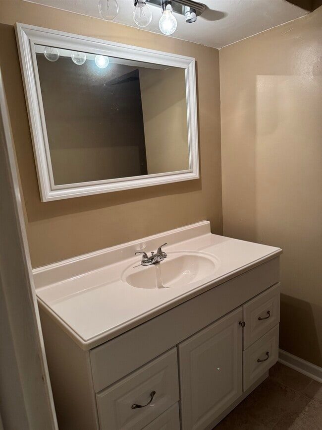 Building Photo - 2404 Perry Cove