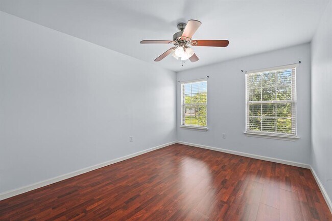 Building Photo - 330 Howard Ln