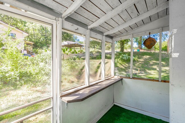 Building Photo - 2 Bedroom Home in Tiftonia with Spacious Yard