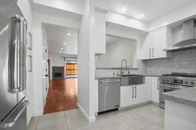 Building Photo - 1133 24th St