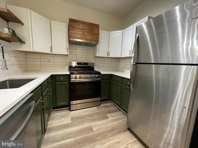 Building Photo - 1708 Lake Shore Crest Dr