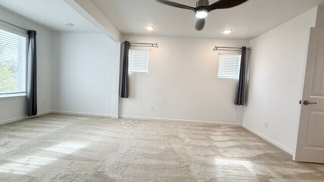 Building Photo - Stunning 3 Bedroom Townhome in Monument