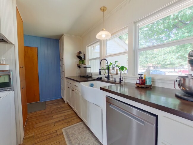 Building Photo - 1334 N Estate Ct