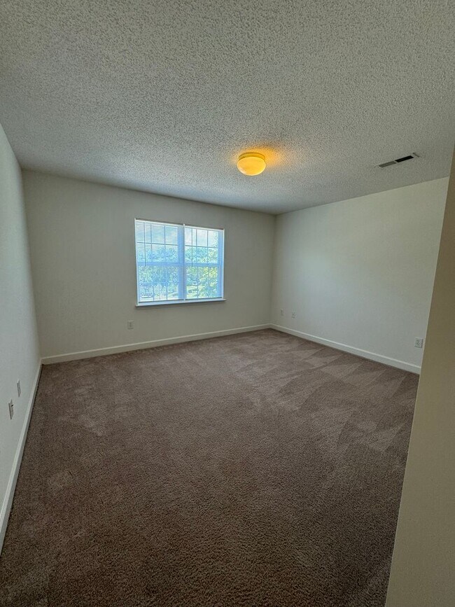 Building Photo - 129 Clusters Cir