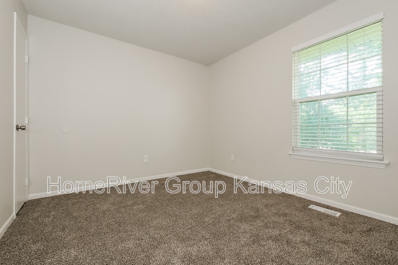 Building Photo - 2312 Mersington Ave
