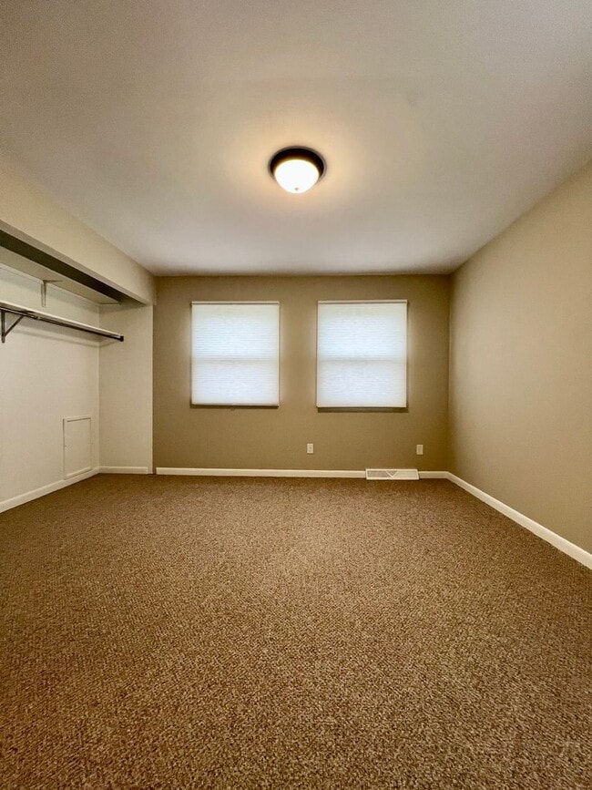 Building Photo - 3 Bedroom Duplex in Kalamazoo