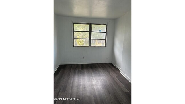 Building Photo - 1265 W 26th St
