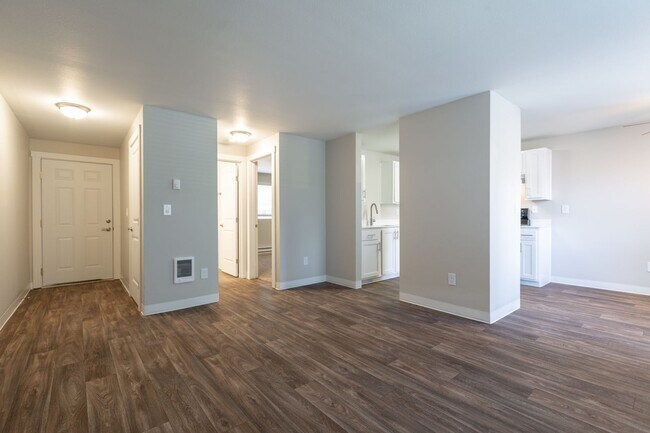 Building Photo - Spacious One Bedroom in Forest Setting! One Month Free!