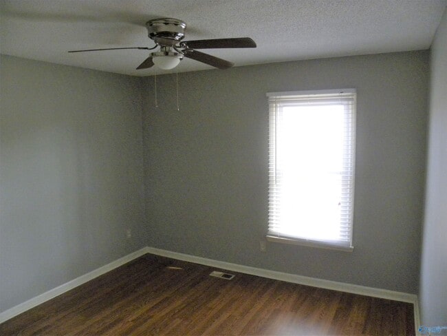 Building Photo - 128 Lewis Ln