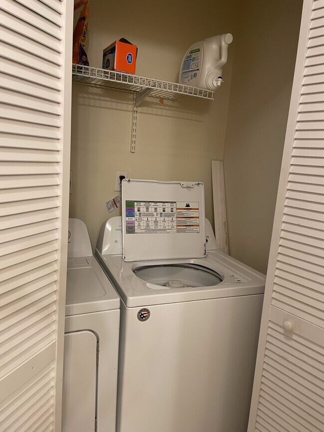 Building Photo - UT - 1210-A