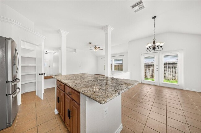 Building Photo - 3810 Los Arroyos Dr