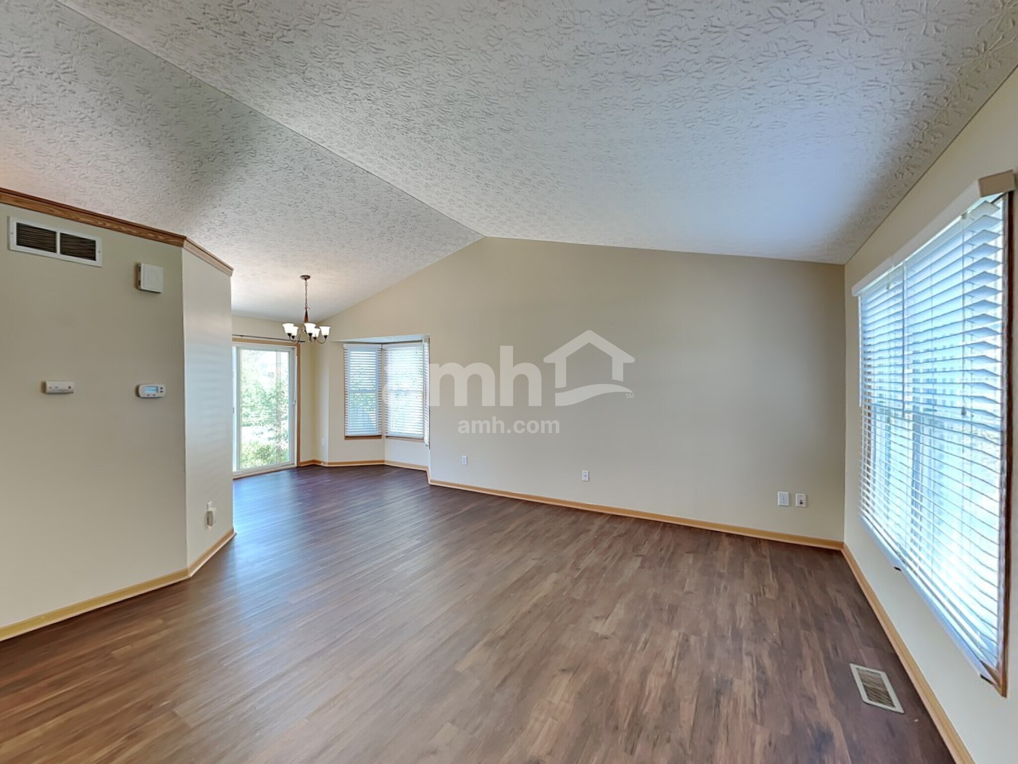 Building Photo - 623 Heartland Meadows Dr