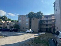 Building Photo - 9450 Live Oak Pl