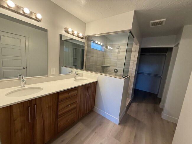 Building Photo - Single Family Home in Desert Canyons - Dogs Allowed