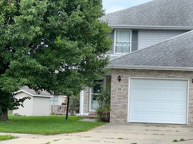 Building Photo - CHATHAM 2BEDROOM 1.5 BATH CONDO