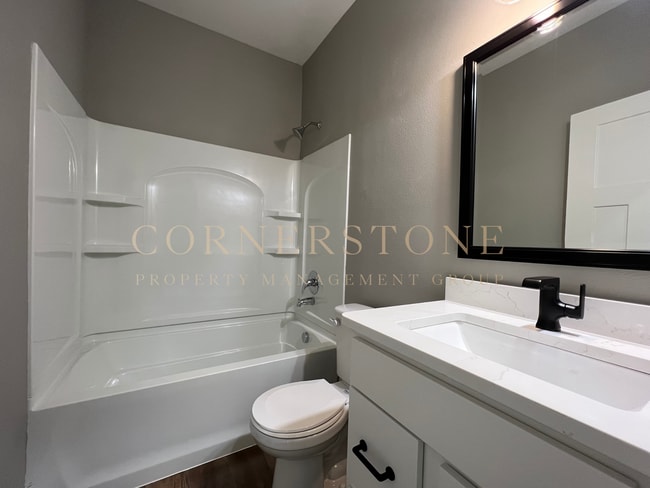 Building Photo - Beautiful 3 bedroom house! $2,250