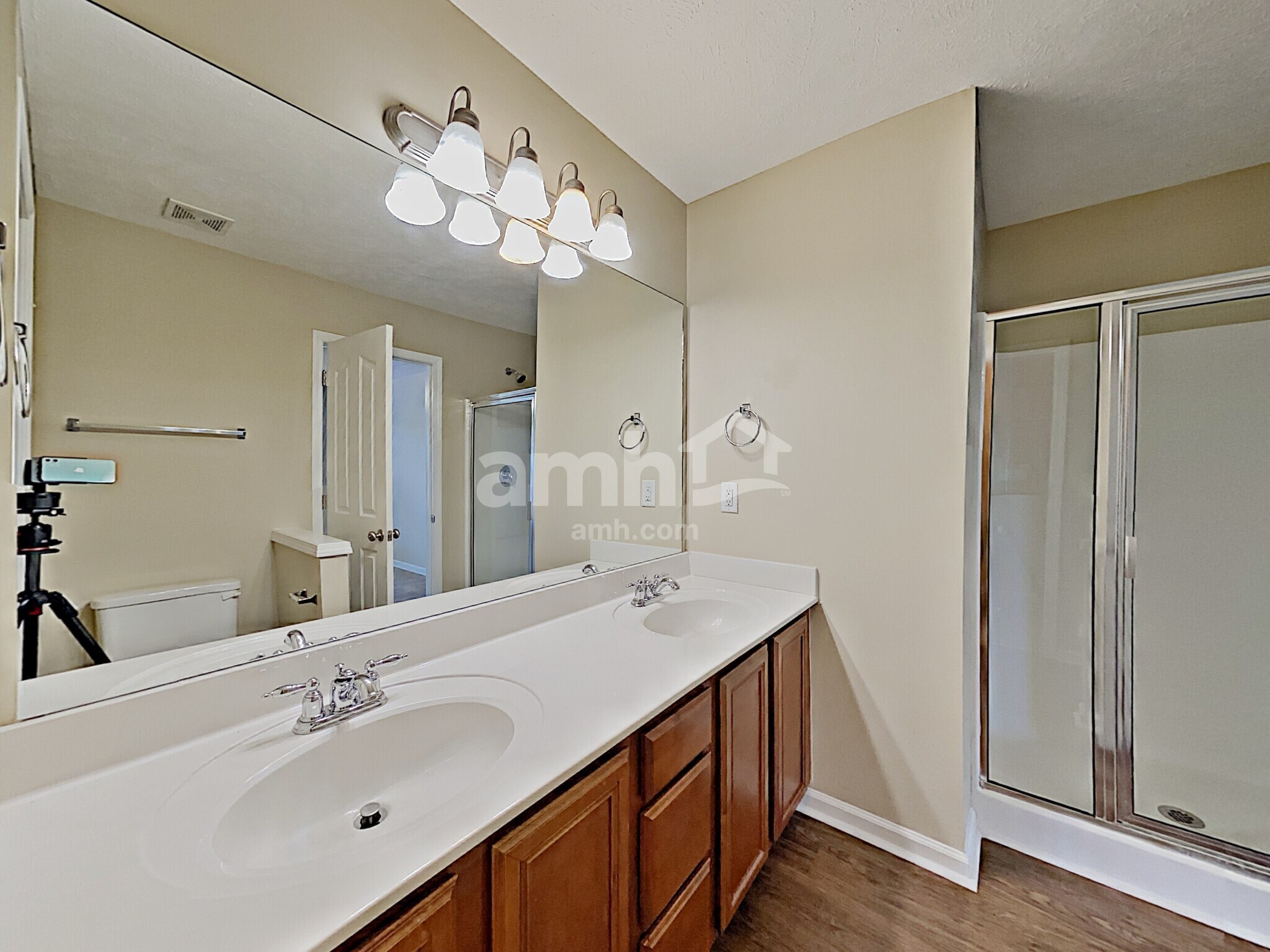 Building Photo - 2053 Leefield Dr