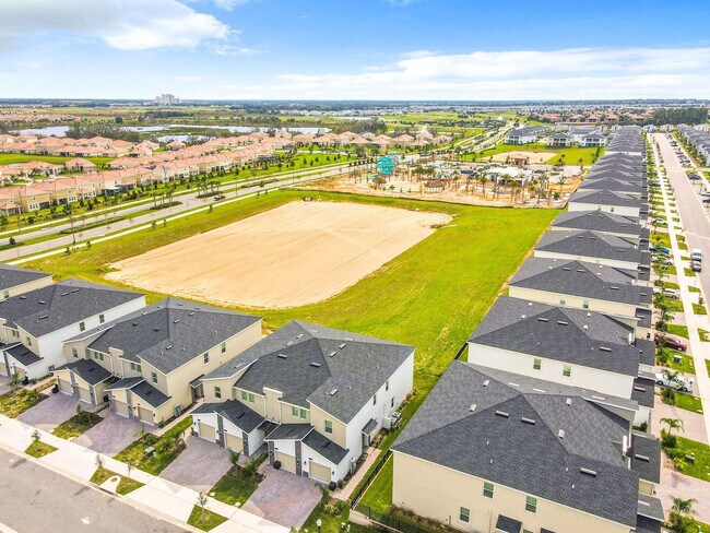 Building Photo - 9331 Sommerset Hills Dr