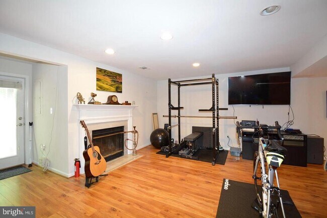 Building Photo - 6153 Summer Park Ln