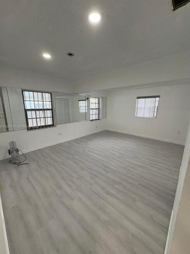 Building Photo - 2531 NW 88th St