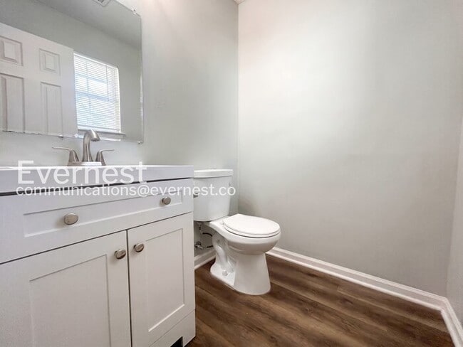 Building Photo - 5544 Bluegrass Dr