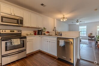 Building Photo - 2 bedroom near ETSU and JCMC