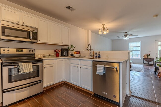 Primary Photo - 2 bedroom near ETSU and JCMC
