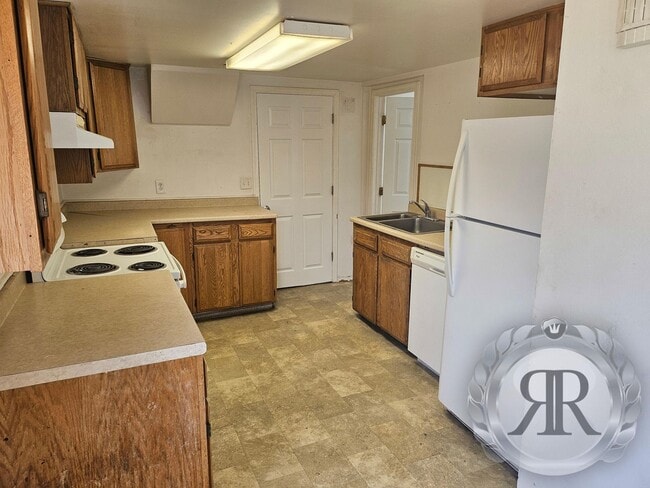 Building Photo - 2 Bedroom 1 Bathroom Home