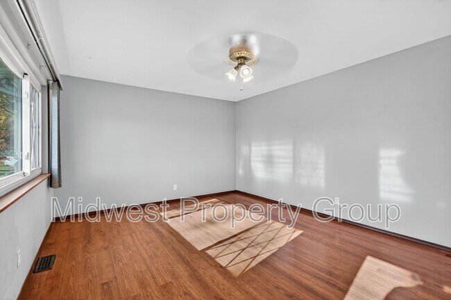 Building Photo - 535 Bardot Dr