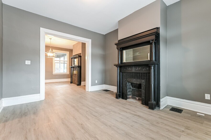 Building Photo - 253 Watson Blvd