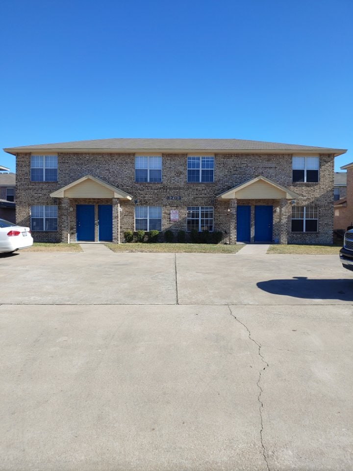 Building front - 3208 Hereford Ln