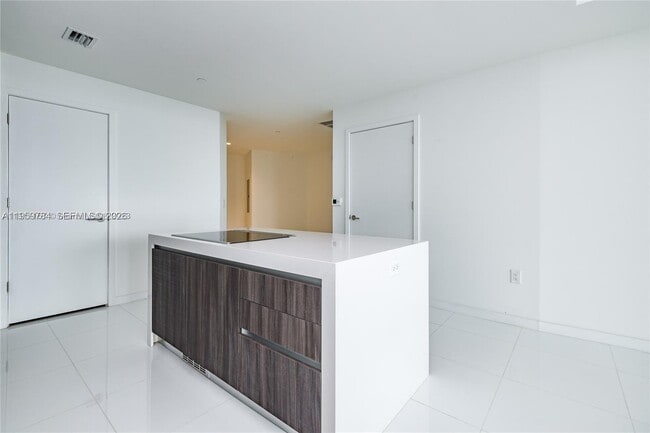 Building Photo - 851 NE 1st Ave