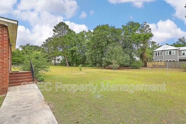 Building Photo - 1132 Children Rd