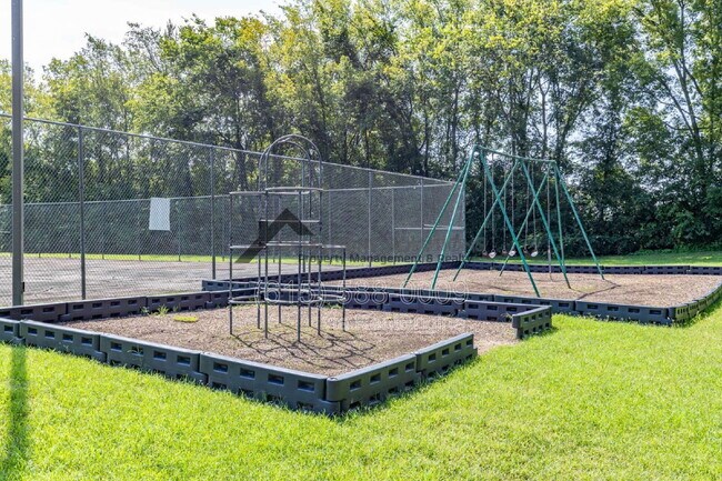 Building Photo - 2004 Granville Rd