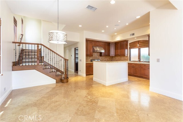 Building Photo - 613 Begonia Ave