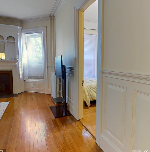 Building Photo - 1061 Beacon St