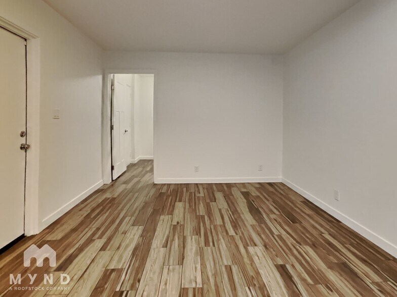 Building Photo - 1544 W 6th St