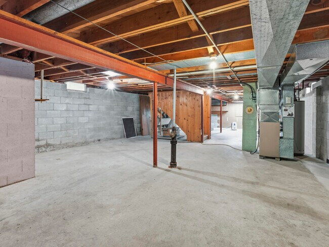 Building Photo - 4913 N Navajo Ave