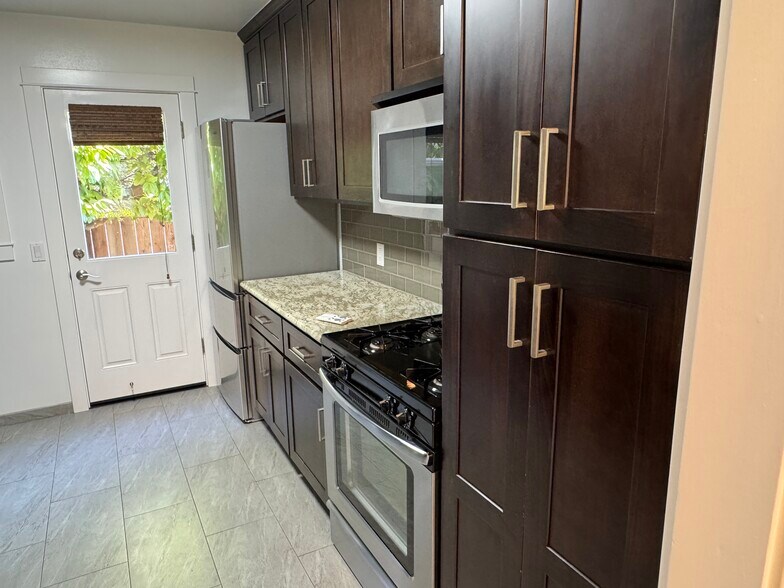 Building Photo - 838 Fremont St