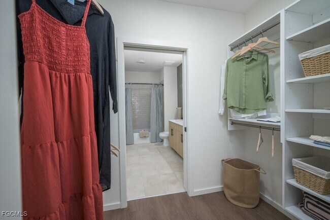 Building Photo - 8552 Collier Blvd