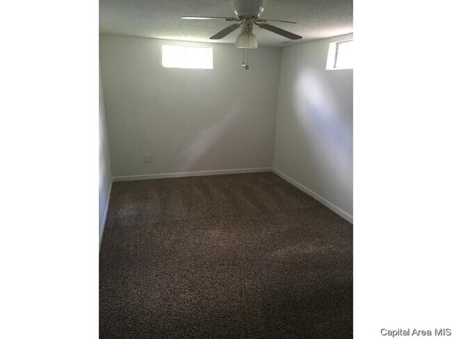 Building Photo - Beautiful 3 Bedroom Mid Century Modern Hom...