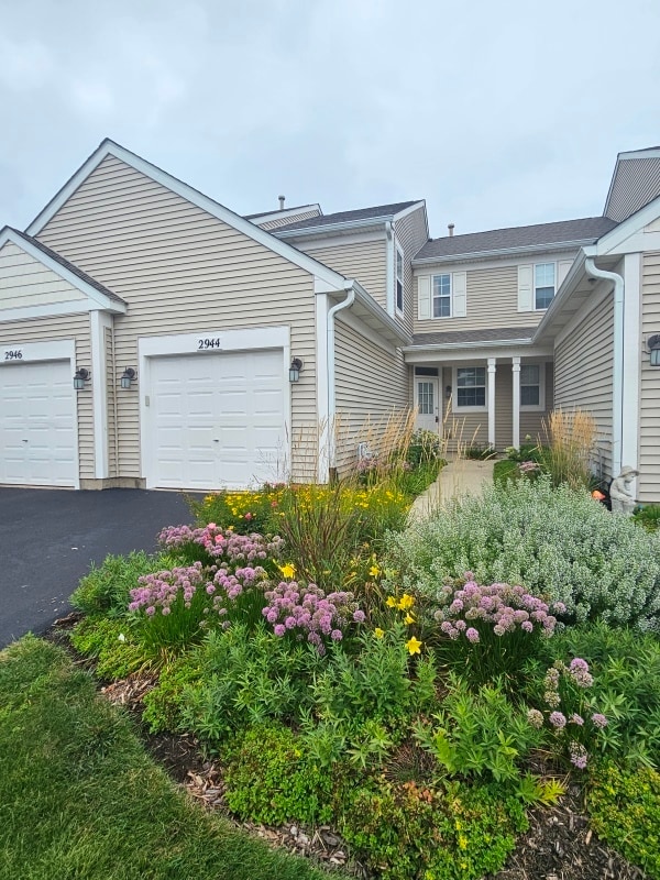 Building Photo - 2944 White Thorn Cir
