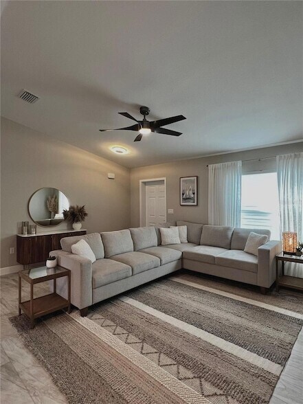 Building Photo - 1194 S Lassonde St