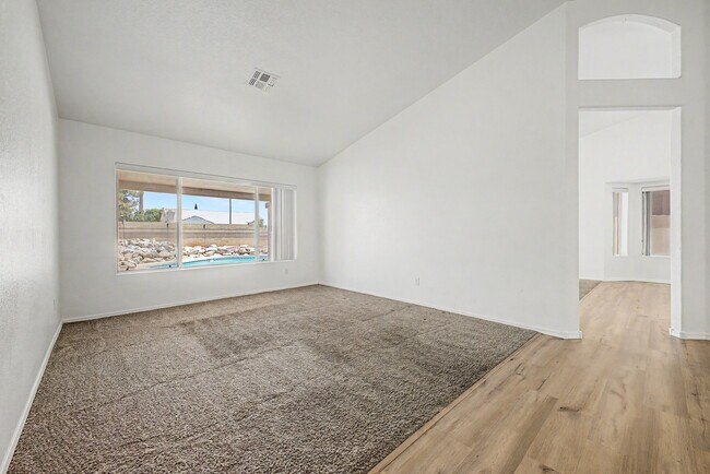 Building Photo - 20633 N 63rd Dr